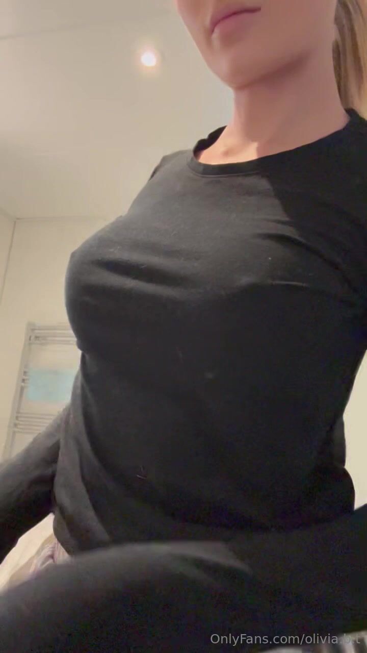 Olivia.b.t Strip