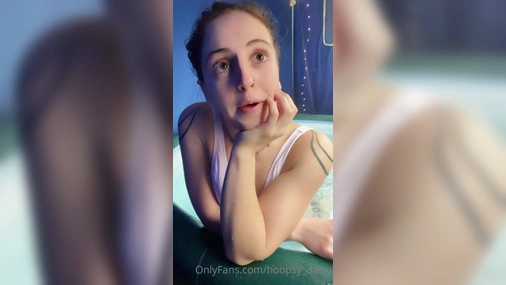 Hoopsy Daisy - Intense Solo Masturbation In Bathtub