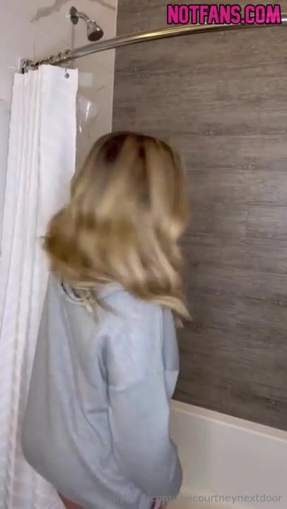 Thecourtneynextdoor - Busty Blonde Taking A Naked Shower