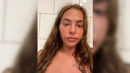 Swedish Mamachulo in the bathtub