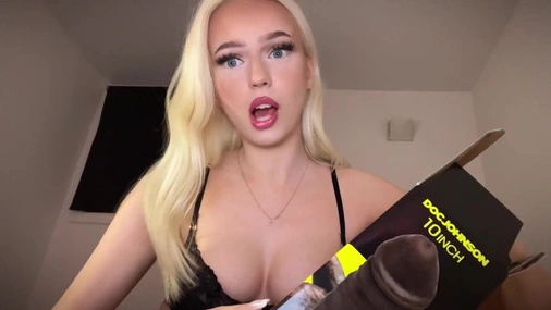 Norwegian xnatalie_04 unboxing dildo video