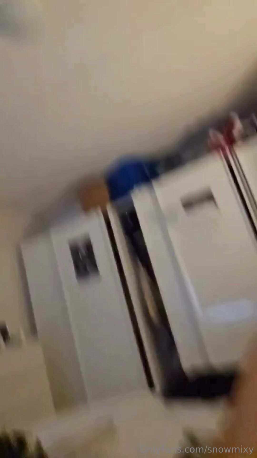 Sn0wmixy moaning with vibrator
