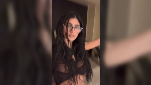 Mia Khalifa - 45 Minute Long Livestream