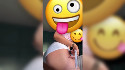 Alva Lagerström - Shaking her ass