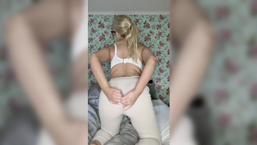 Alva Lagerström - Ripping apart her pants