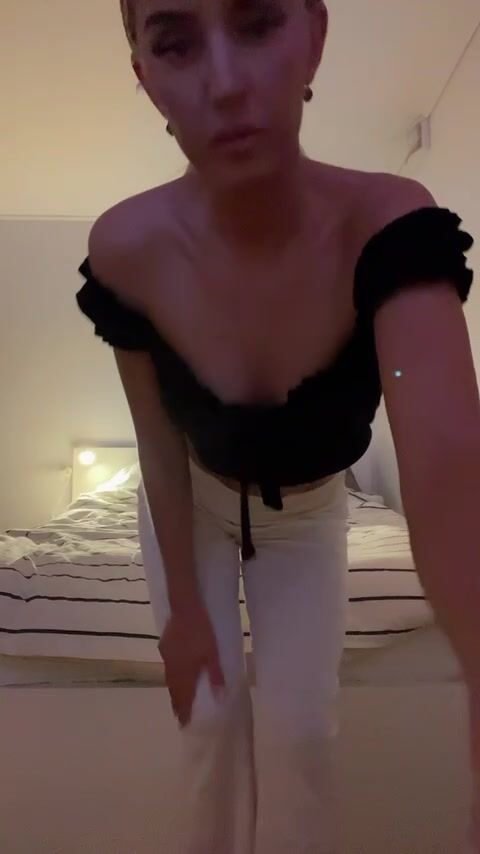 Swedish Sweblondie Striptease Video