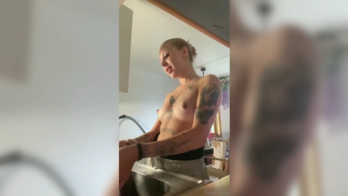 finnish  jadebeib naked in the kitchen making the dishes
