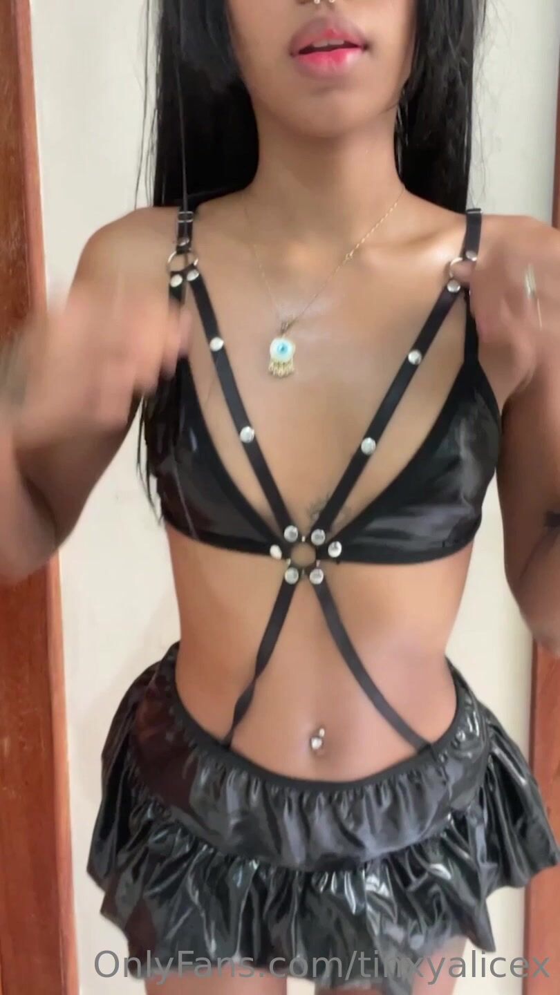 TinxyAlicex Upskirt Booty Shake