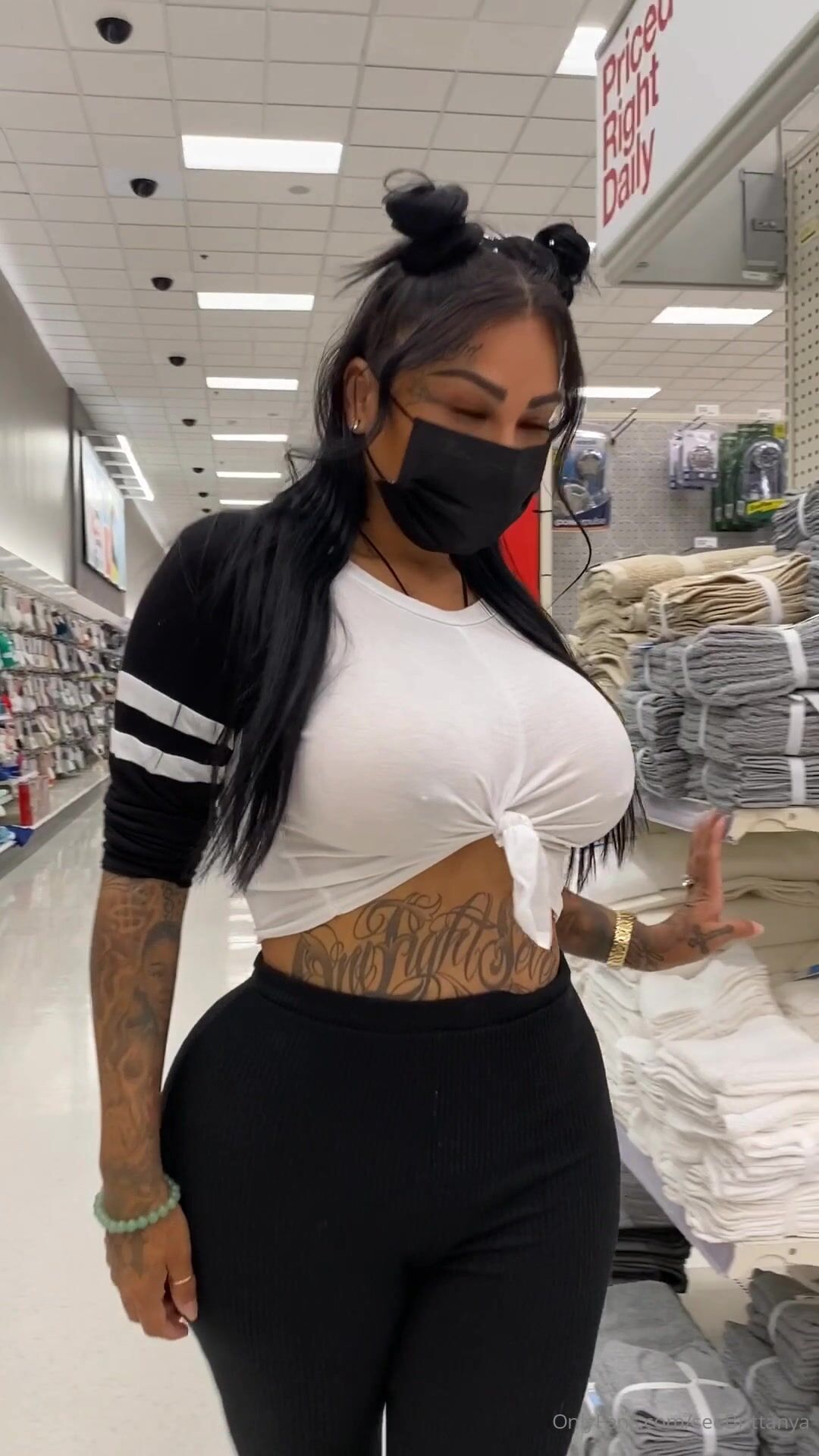 Brittanya Razavi Flashing In Public And Masturbates In Parking Lot