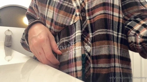 Cvntmommy Strips In The Bathroom
