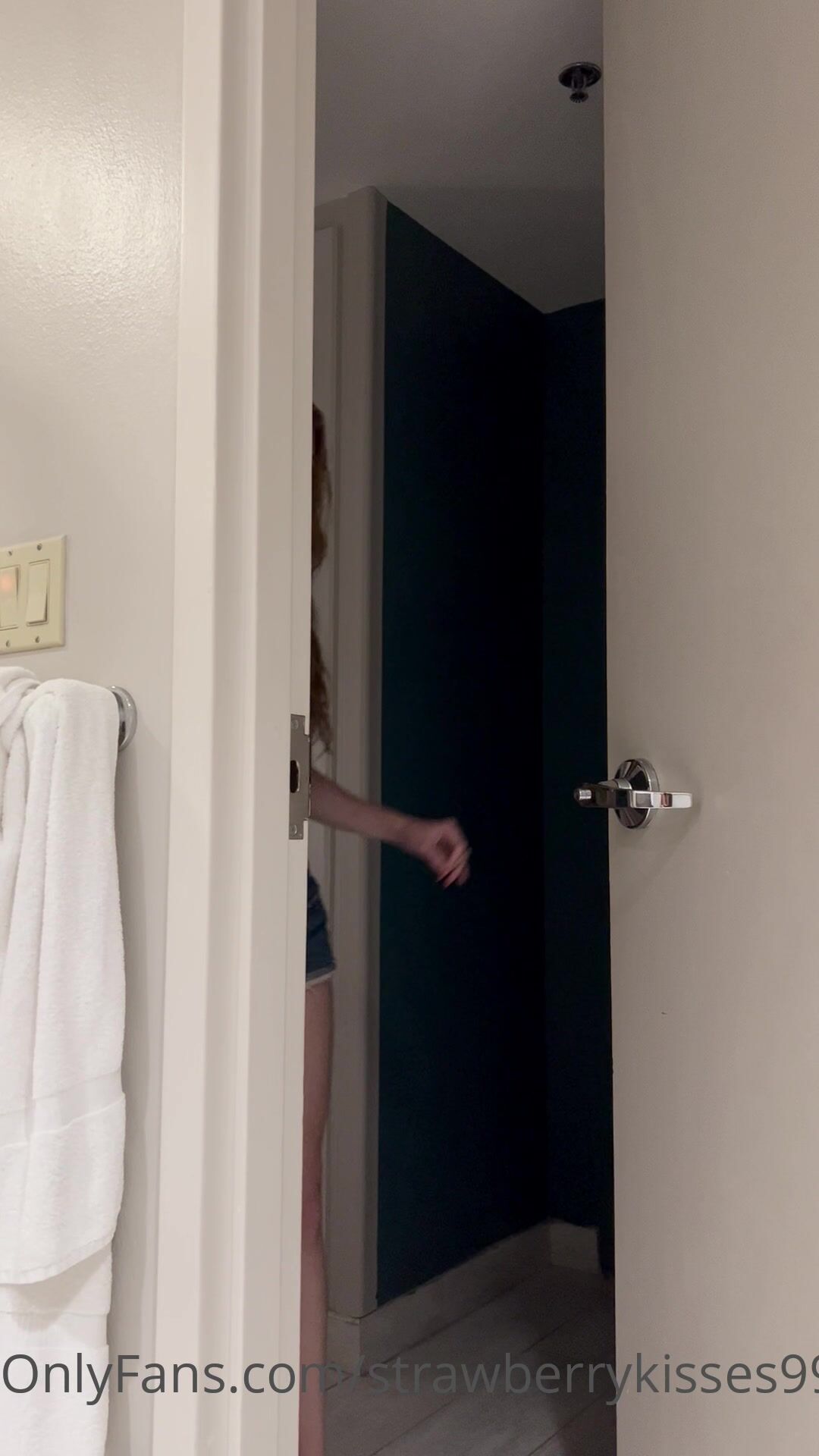 Strawberrykisses99 - All Natural Ginger Babe Showering Nude