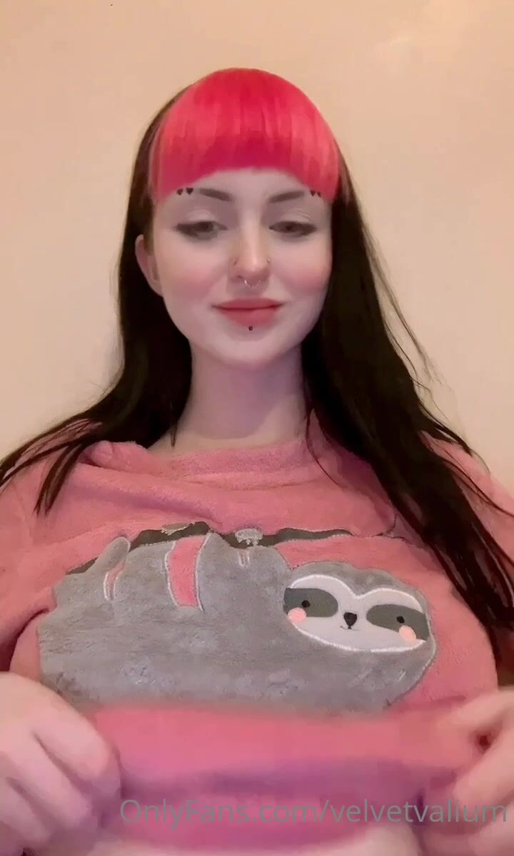 velvetvalium Flashing Tits On Cam