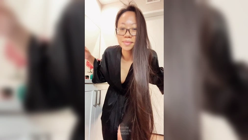 Trucici Striptease And Booty Shake