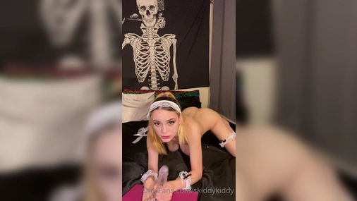 SkiddyKitty Sucks And Rides Glass Dildo On The Ground