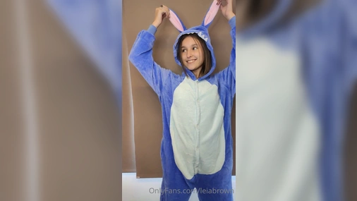 LeiaBrown18 Striptease In Funny Costume