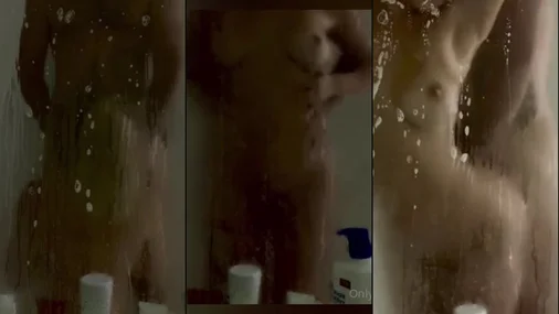 Stefanie Gurzanski Sex på badet