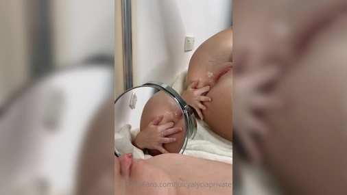 JuicyAlycia Anal Fingering With Mirror Play