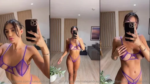 Maria Alejandra Quintero Poserar i underkläder