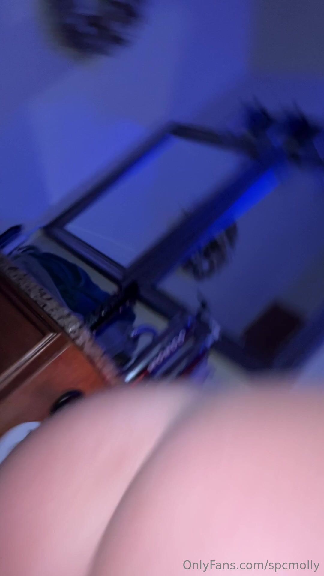 SpcMolly Gest Fucked With Glass Dildo