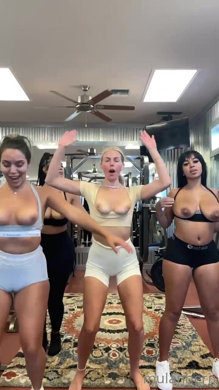 Mulan Hernandez Bouncing Tits With Friends In The Gym
