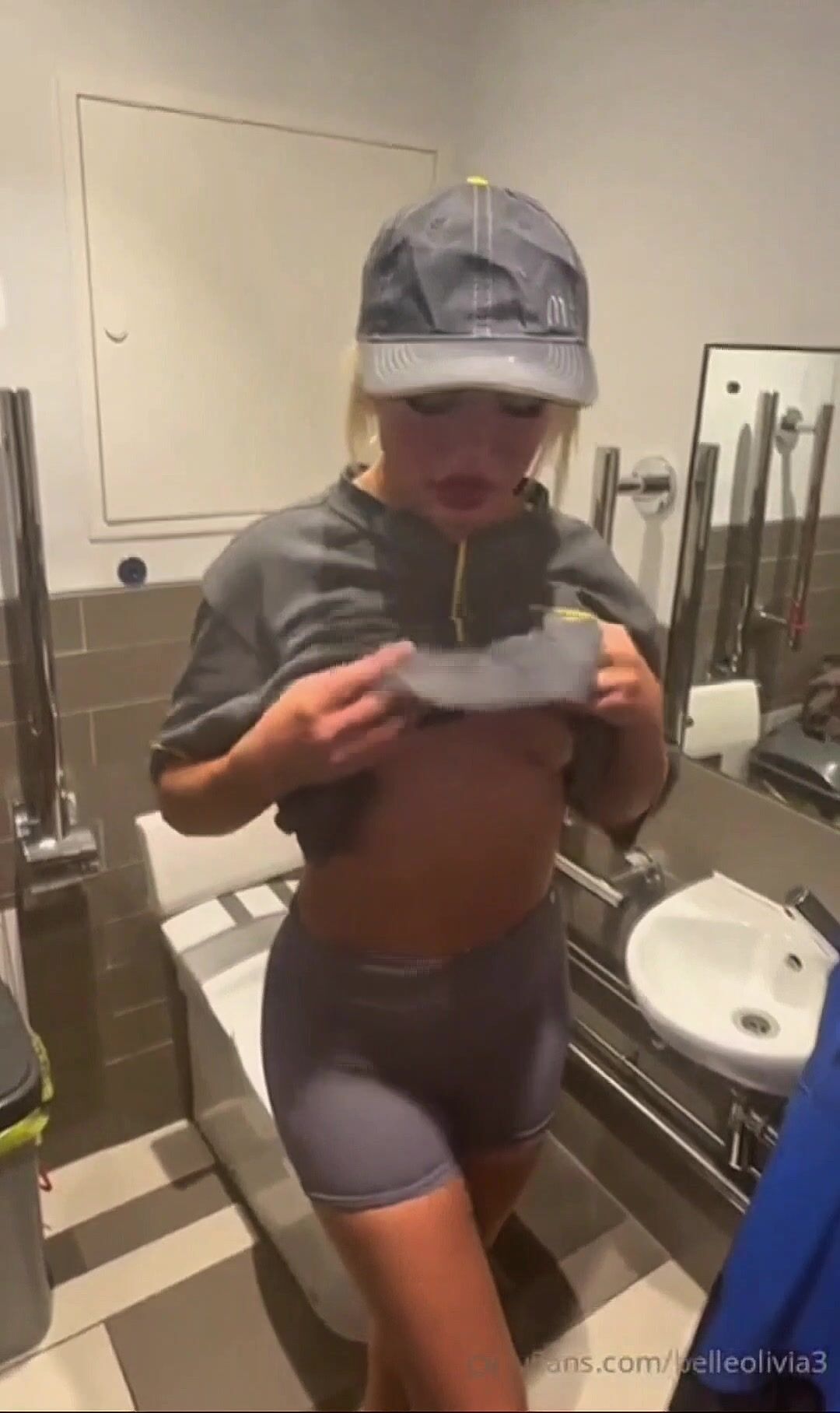 Belle Olivia McDonalds Worker Fucked In Bathroom