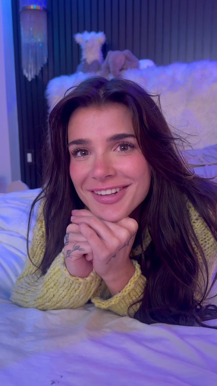 Ari Kytsya - Vibrator Masturbation in Close Up View