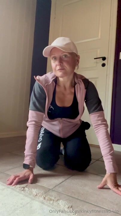 kinkyfitness95 riding missonary dildo