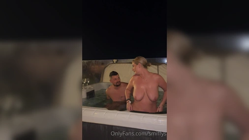 Sxphiemxi/smiffys fucking and sucking dick in hot tub