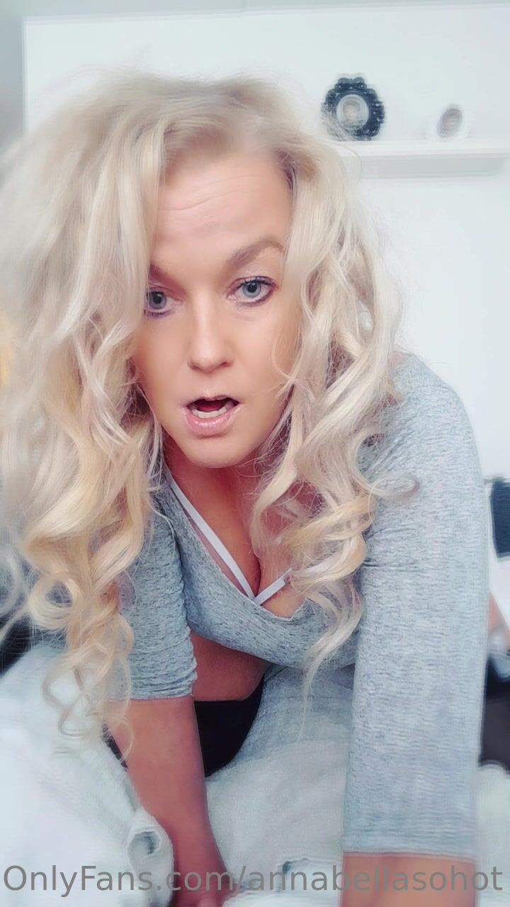 Finnish milf bellasohot80 masturbating