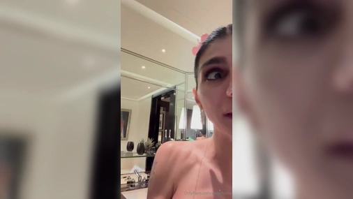 Mia Khalifa Teasing Nude Body on Vacation Livestream