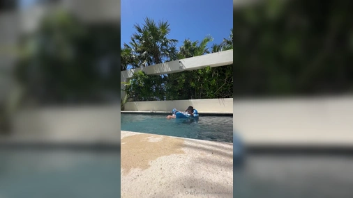 Mia Khalifa Being Sexy And Chatting With Fans on Live