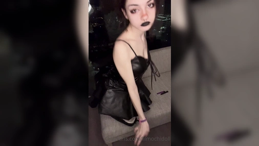 Lilmochidoll spanking