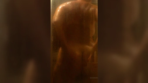 Thick french milf jessicabaabb giving blowjob after showering