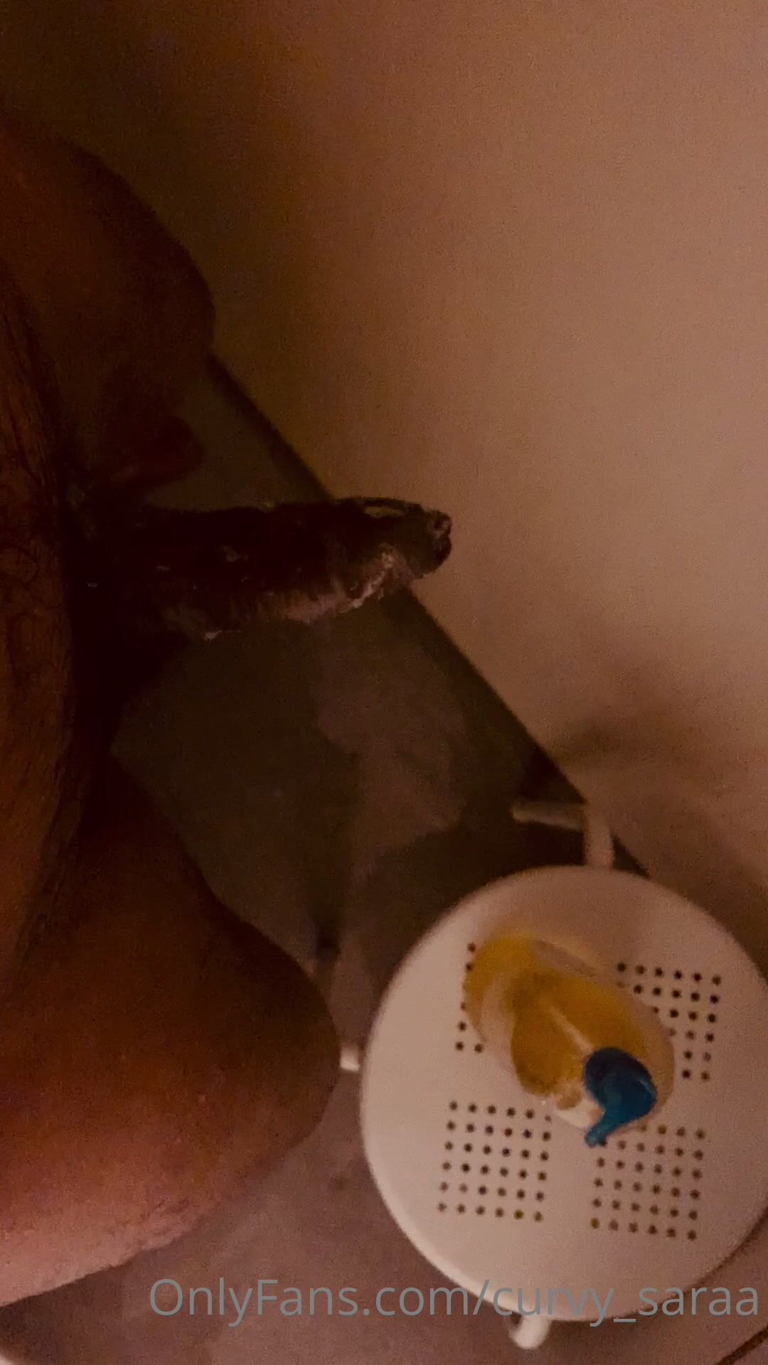 Swedish curvy_saraa giving handjob