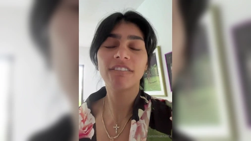 Mia Khalifa - 20 Minute Long Morning Livestream