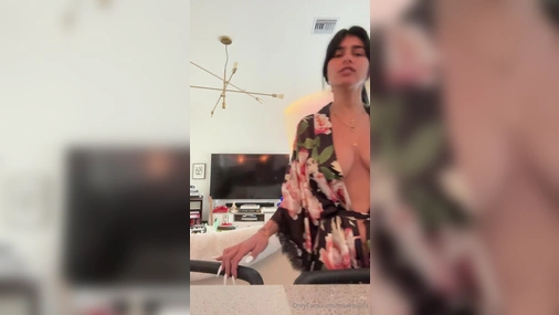 Mia Khalifa - 20 Minute Long Morning Livestream