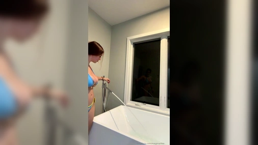 Megan Mccarthy - Bathtub Livestream With Nude Striptease
