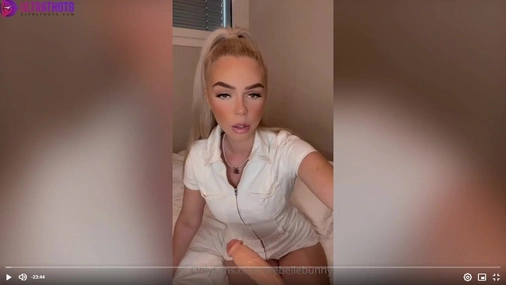 Bellabluebunny - Masturbating With Dildo on Long Livestream
