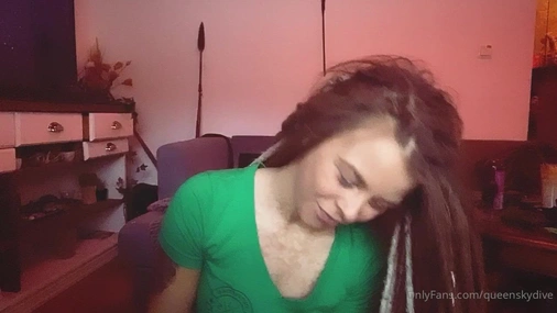 Norwegian Rasta Babe QueenSkyDive Shows Her TIght Naked  Body