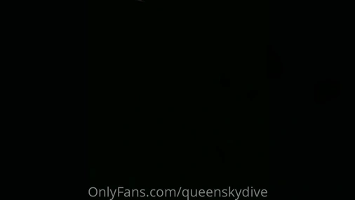 Norwegian Rasta Babe QueenSkyDive Hot Naked Pussy Bath