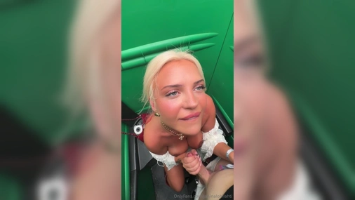 finnish janinalohilahti blowjob in toilet