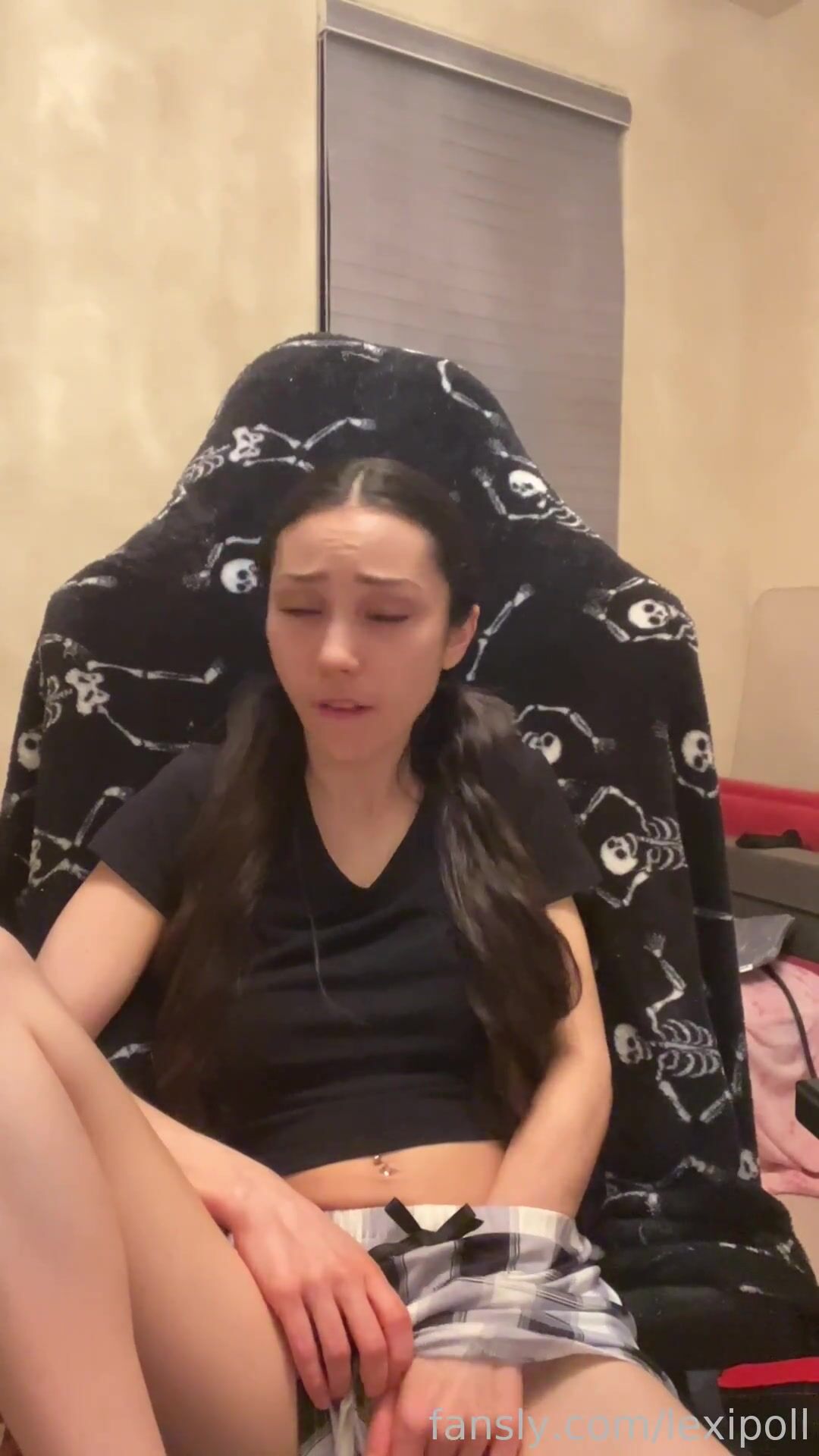 Lexipoll Pussy Juice Tasting On Live Cam