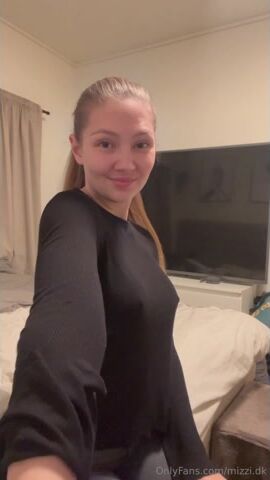 Danish Busty Mizzi_dk