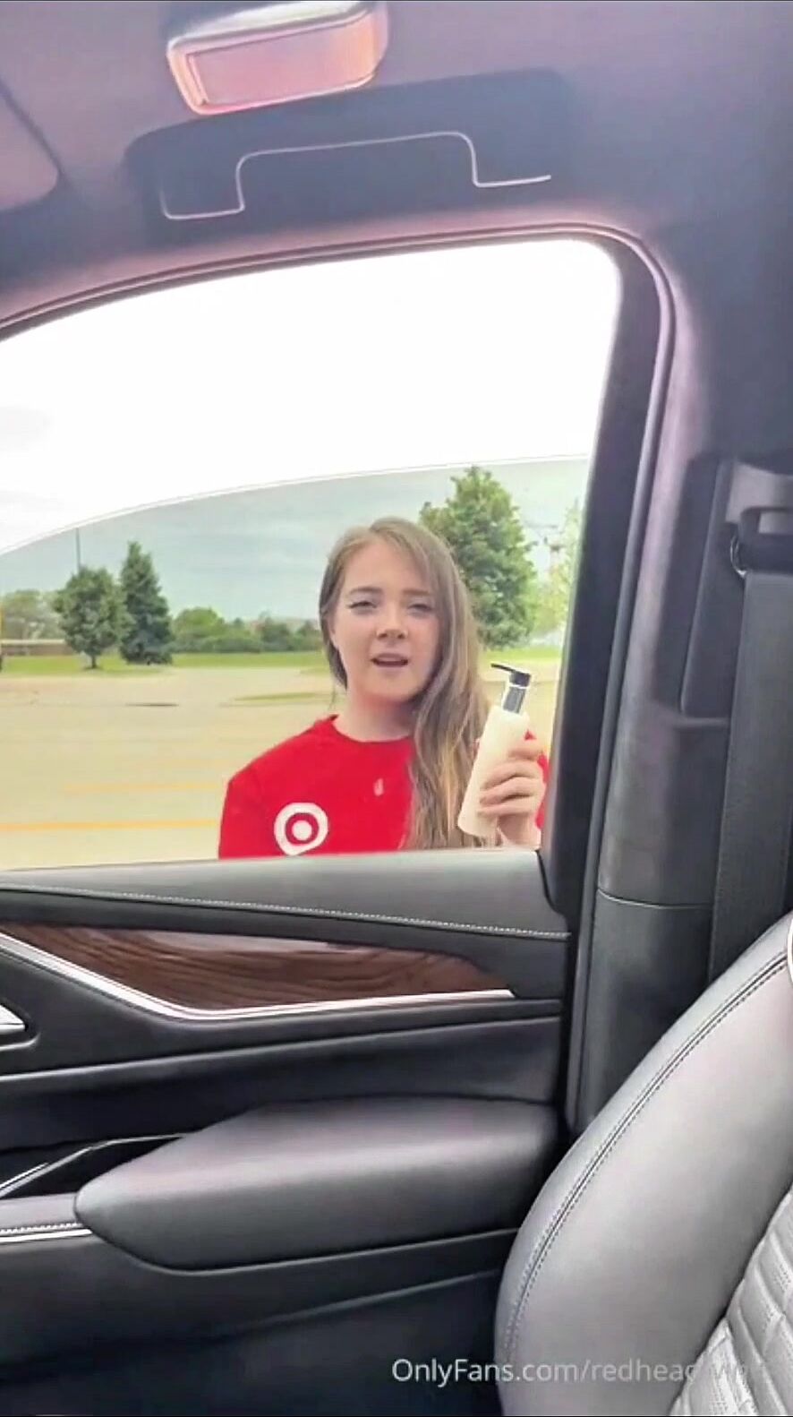 RedHeadWinter Target Girl Fucked Customer In Car