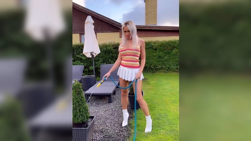 Danish Gitte Von G i haven