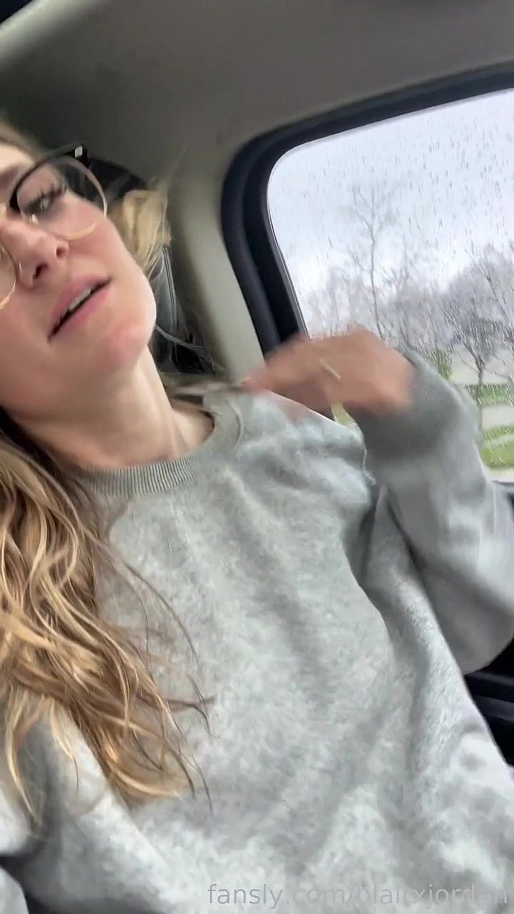BlairxJordan Shoving Random Things Up Her Pussy