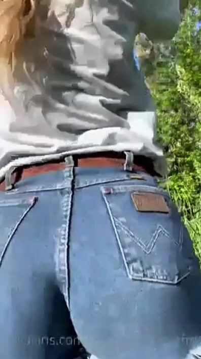 Emma Claire Fucked Saddle Dildo In Her Asshole