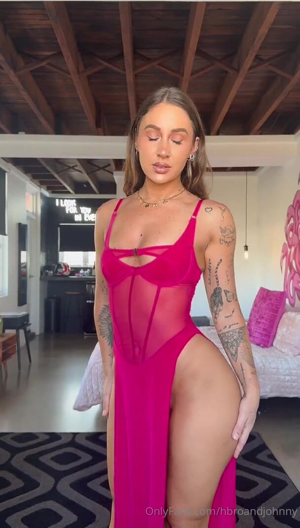 Holly Brougham - Pink Lingerie Sextape
