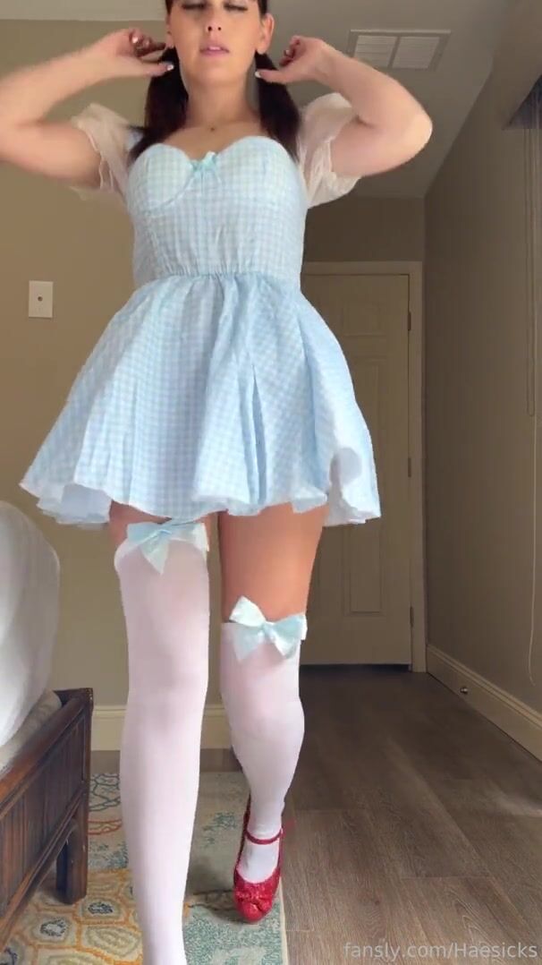 Haesicks Revealing Tight Pussy During Haul