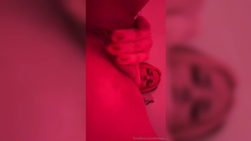 Finnish Elisaaw Pusst Bate Close-up